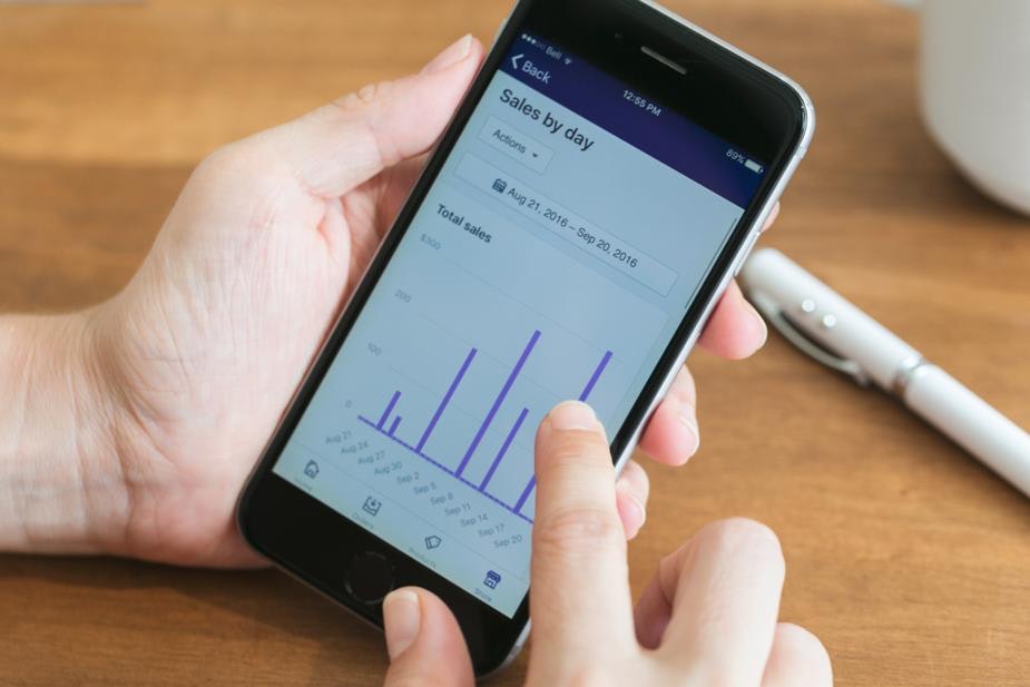 在Shopify应用程序上浏览销售屏幕的人