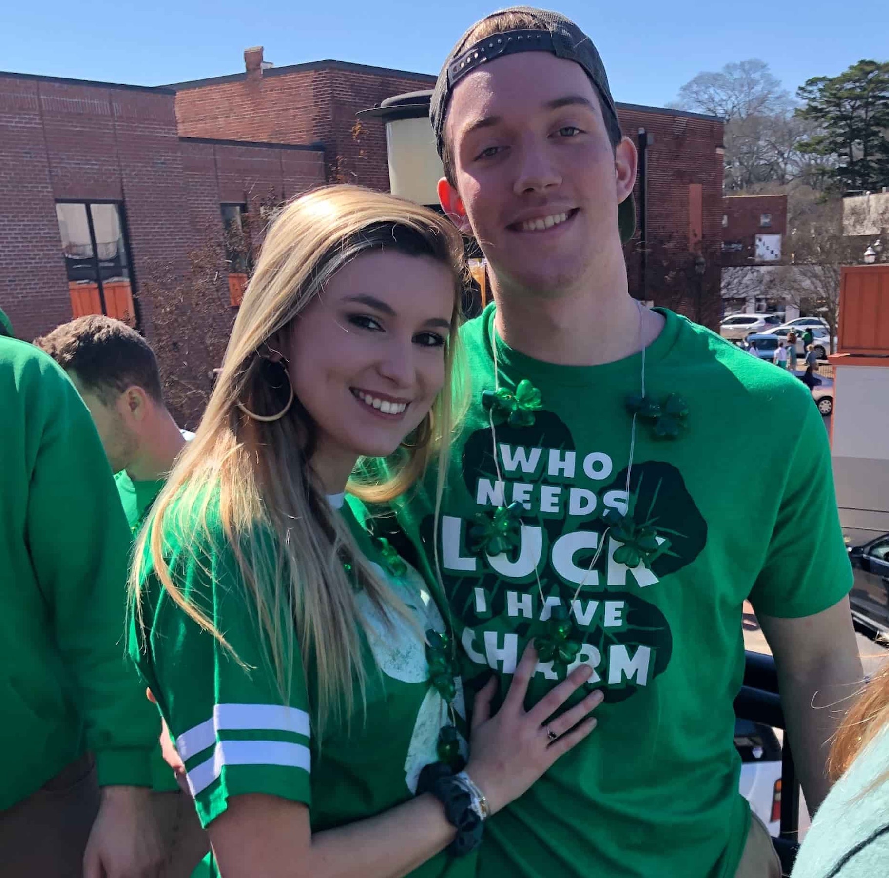 科尔和负责客户服务的摩根