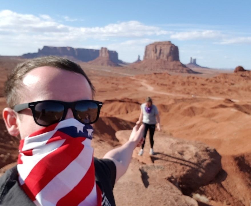 Chris以旅行为动力,坚持不懈地建立了一家成功的网上杂货店