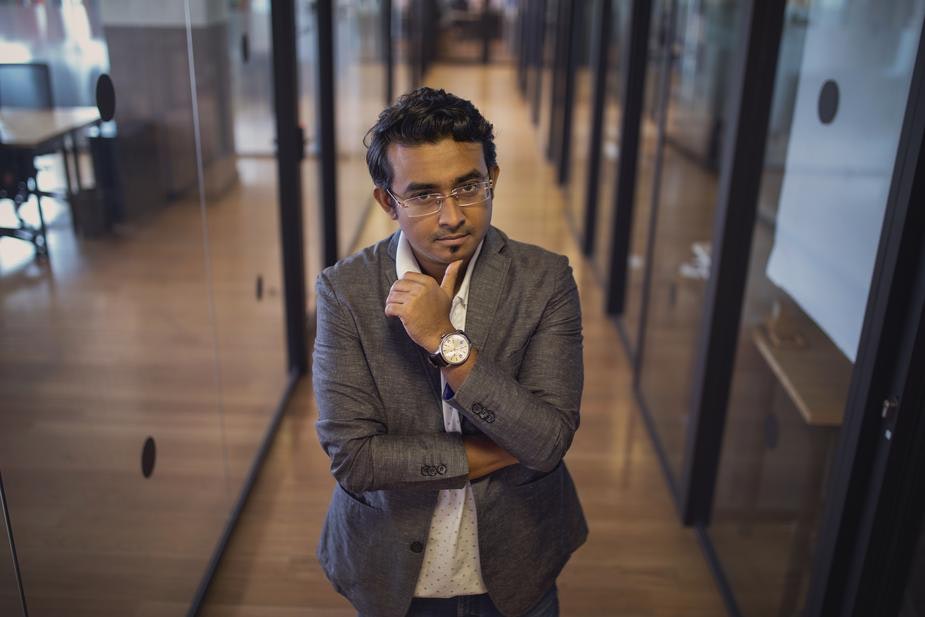 一个男人考虑使用哪种销售渠道