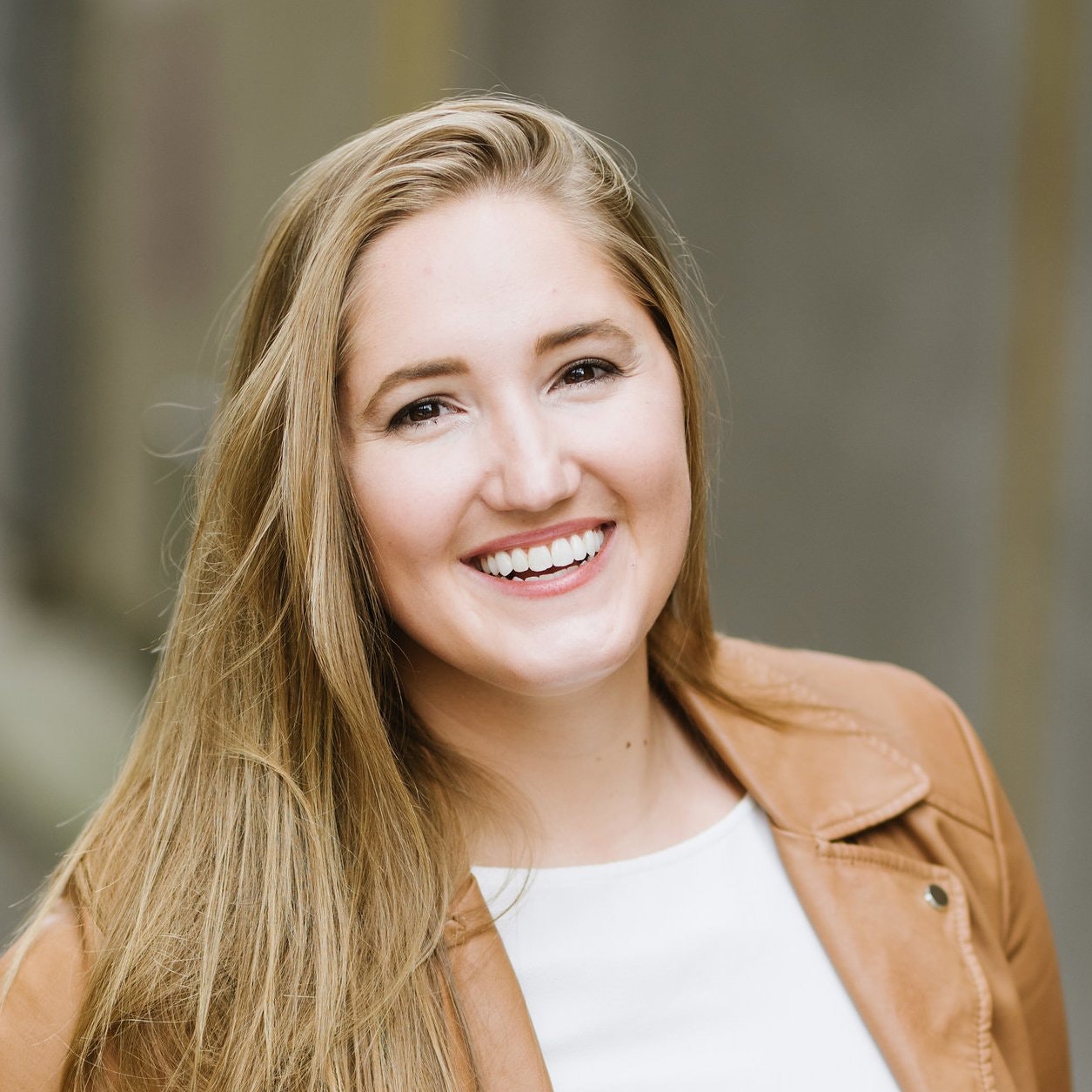 莎拉WILLIAMS_HEADSHOT